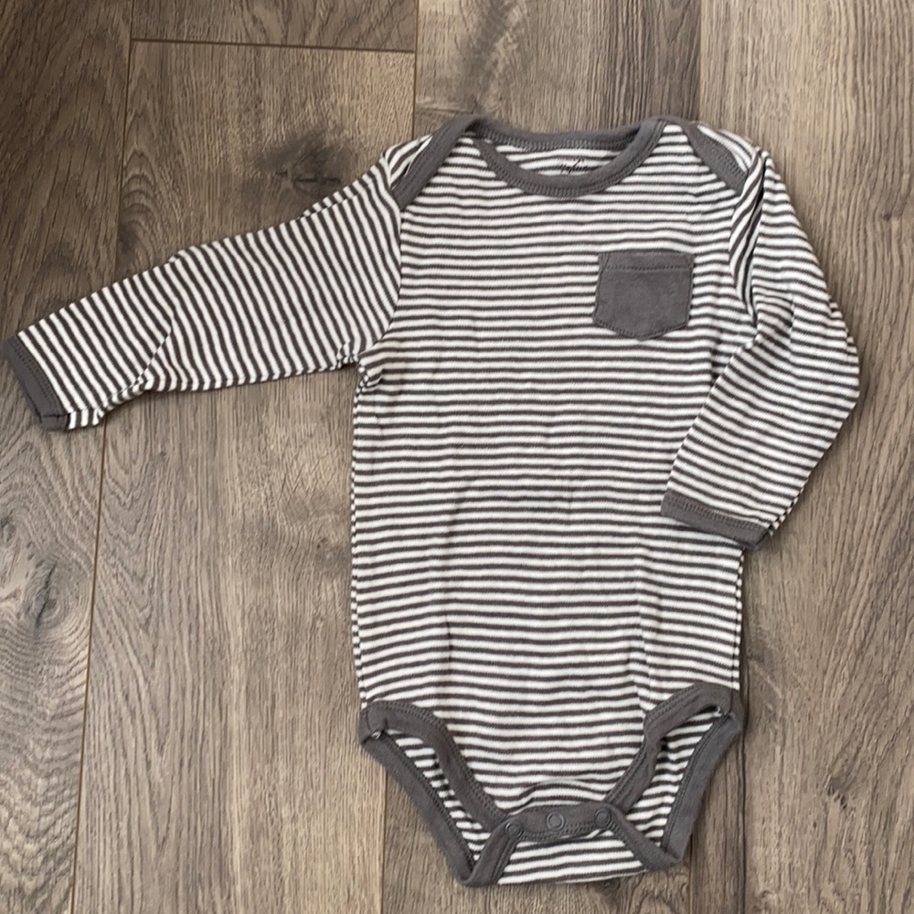 Organic cotton onsie NWOT